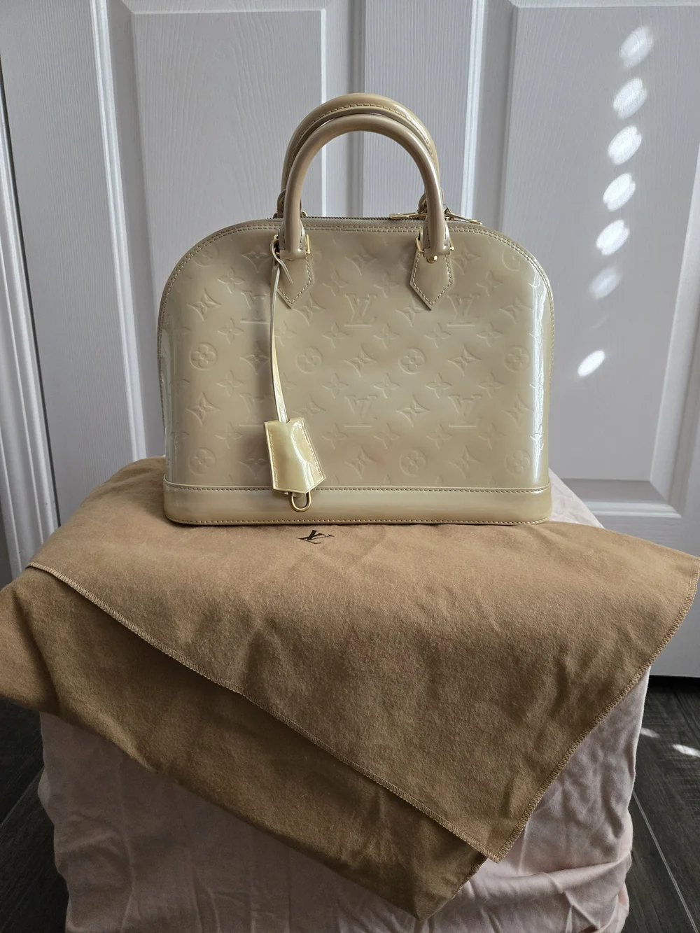 Louis Vuitton Blanc Corail Vernis Alma PM - Cream/Beige Satchel